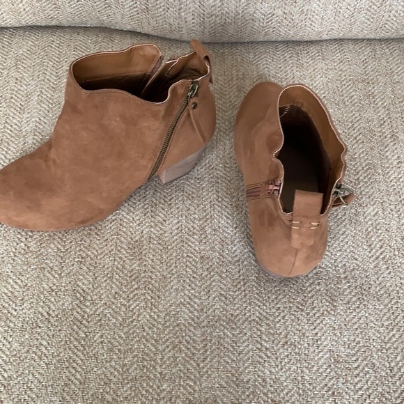 LUOIKA BROWN SUEDE ANKLE BOOTS - Picture 9 of 14